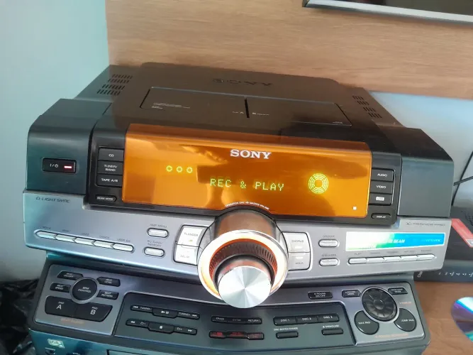 Central sony zux9  saindo áudio so, em duas caixas 