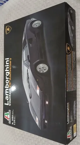 Kit Lamborghini Coutach 25th - Italeri