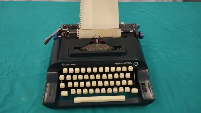 Antiga e linda máquina de escrever remington