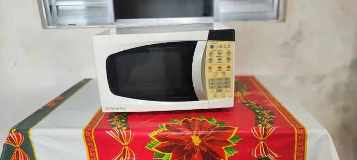Vende-se microondas Eletrolux 220 volts