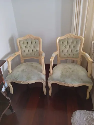 2 POLTRONAS LUIZ XV<br>VALOR: 800,00 cada.<br>VALOR: 800,00 cada.