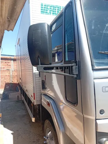 Caminhão cargo baú 816