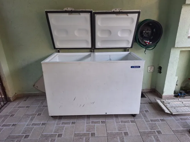 Freezer horizontal 220 volts com defeito 