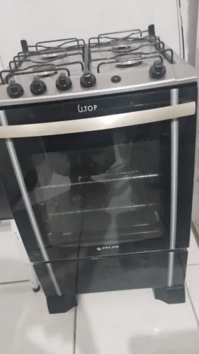 Vende se fogão atlas. (Uma boca não funciona,o automático também não funciona. FORNO func
