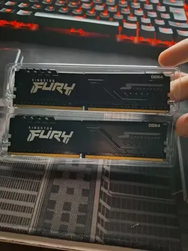 4 pentes de memória ram Fury DDR4 3200Mhz