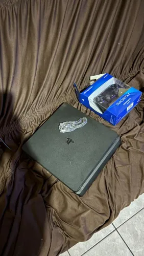PlayStation 4 - Usado