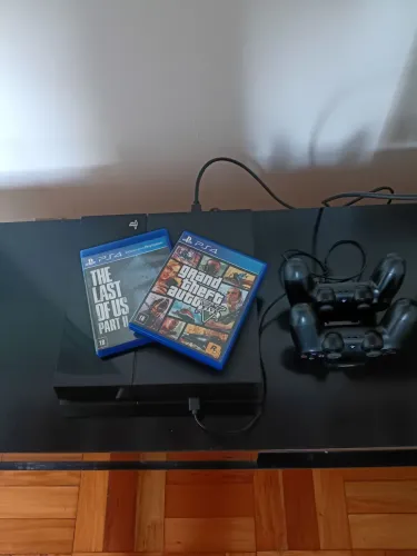 PS4 FAT 500Gb + 2 controles + jogos
