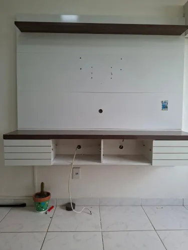 Rack para TV branco seminovo