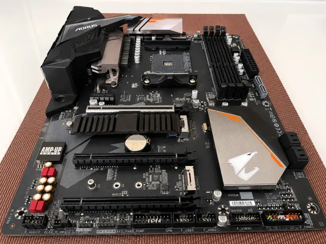 Placa-mãe Gigabyte B450 AORUS PRO WIFI AM4 Ryzen 5000 c/ Antenas