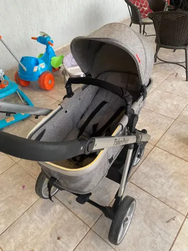 Carrinho de bebê Elysian fisher price 