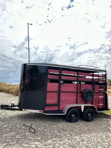 Trailer para vaquejada para até 3 animais!!! Reboque para 3 cavalos