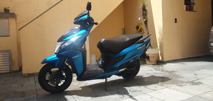 Honda Elite 2025 impecável.