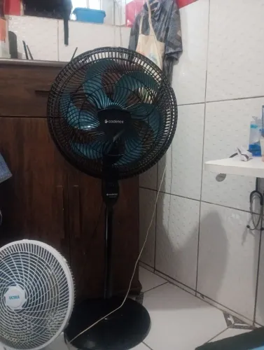 Ventiladores de pé Cadence