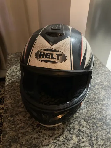 Capacete HELT