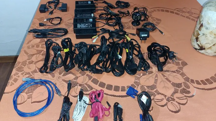 Cabos computador (Vendo o lote de cabos )