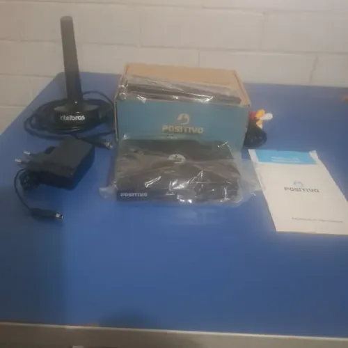 Receptor/Conversor de TV digital terrestre Positivo + antena interna Intelbras