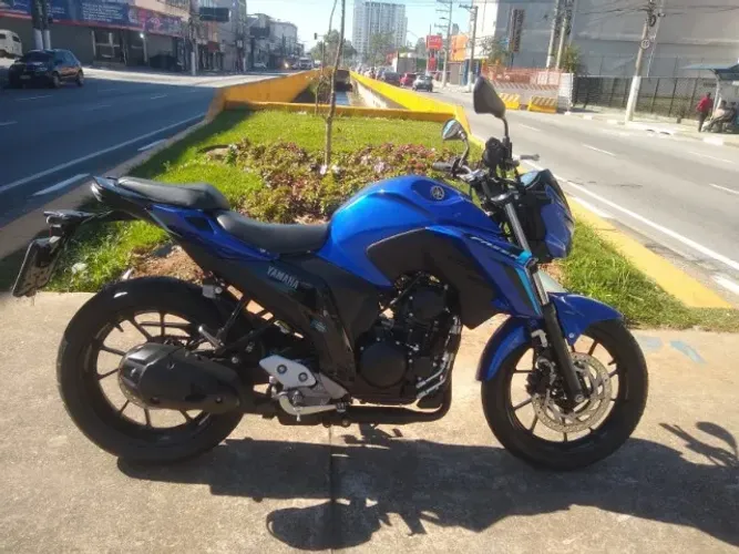 Yamaha FZ25 Fazer Connected 2025