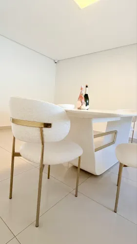 Mesa e cadeiras alto padrão - orgânica