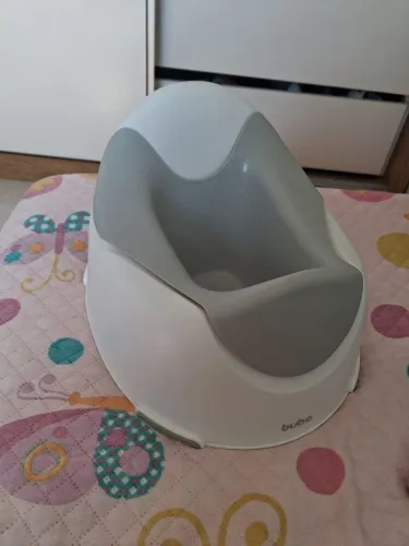 Troninho branco e cinza