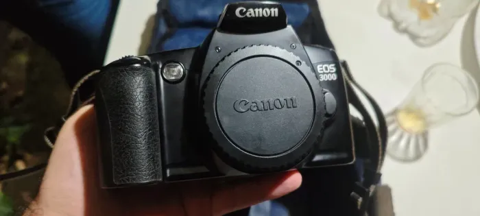 Canon eos 3000