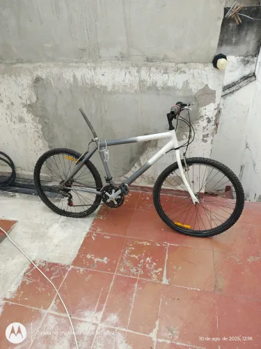 Bicicleta aro 26 macha de punho.