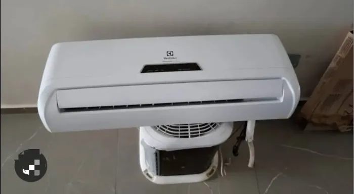 Vende-se central de ar de 9 mil BTUs Eletrolux, funcionando perfeitamente!