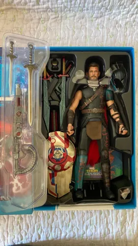 Thor Ragnarok Deluxe Hot Toys