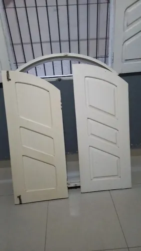 Vendo janela de madeira