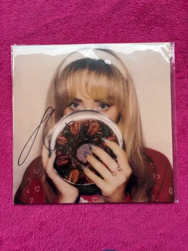 LP Autografado - Fruitcake (Olive Green) - Sabrina Carpenter