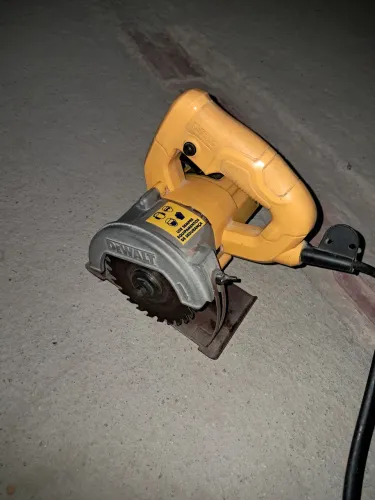 Serra mármore Dewalt