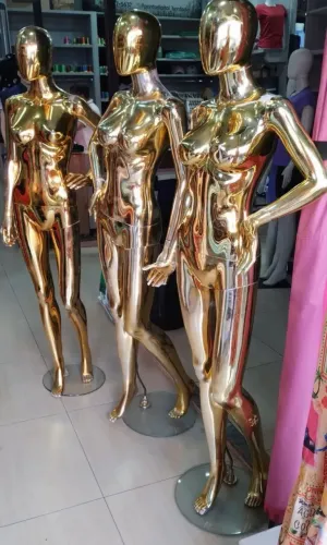 Manequins dourados