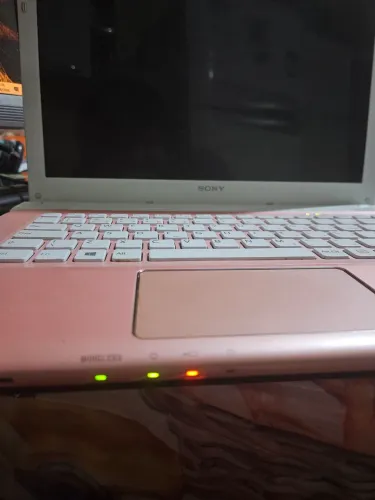Notebook Sony Vaio Rosa SVE14123CBP (Liga/Dá Vídeo Externo) - Para Peças