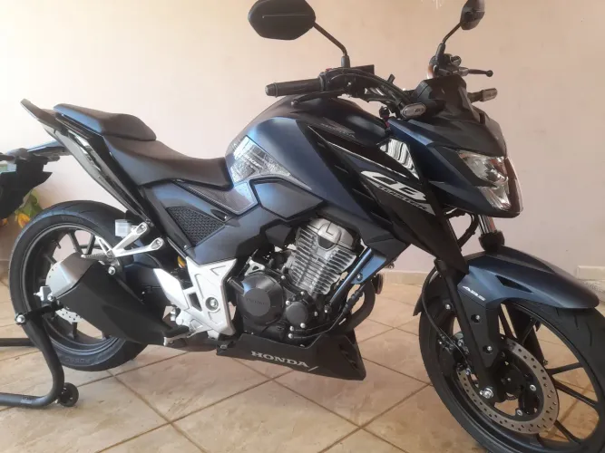 Honda CB 300F Twister ABS 2025 - Azul Perolizada (Km de Rodovia / Manual Carimbado)