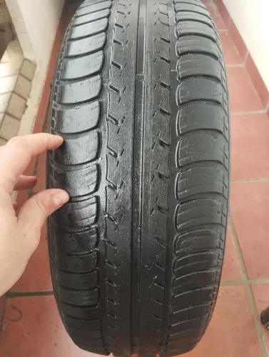 Pneu 185 60 15