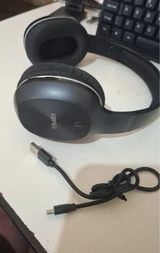 Fone de ouvido over-ear sem fio Edifier W800BT preto