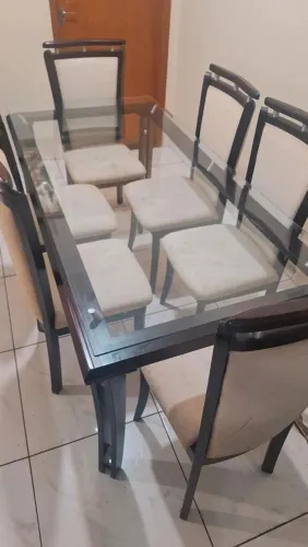 Mesa de madeira com 6 lugares tampo de vidro