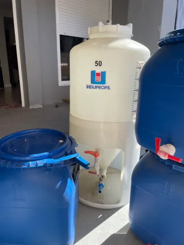 Fermentadores cônico e outro