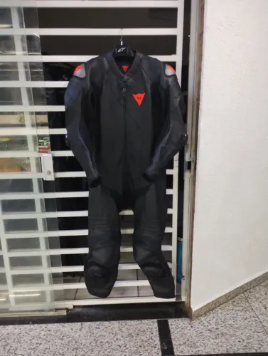Macacão Dainese 60 Eur novo sem uso 