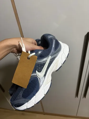 Tênis Nike RnR V5