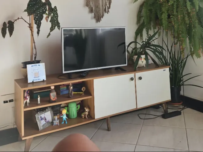 Rack para TV 1,60 m - Madeira com portas brancas | Bom estado