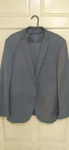 Dois ternos (preto e cinza) completos, tam 50 e calça 44