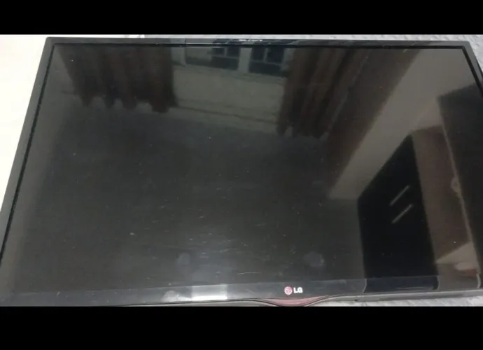 LG 39" sem os pés com controle original, funcionando perfeitamente.