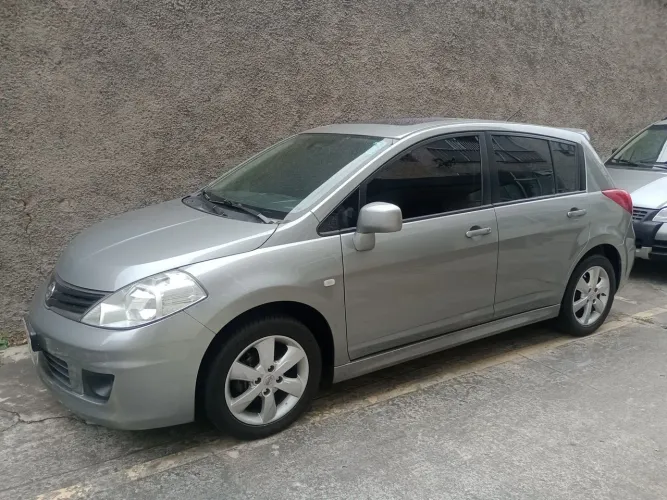 Nissan Tiida SL 1.8/1.8 Flex 16V Mec. 2012