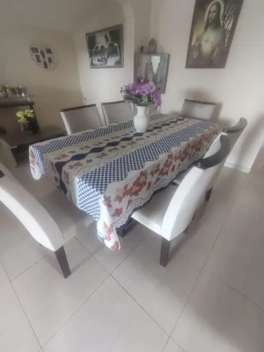 Conjunto sala de jantar 6 cadeiras  PERFEITO ESTADO 