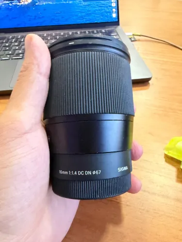 Sony sigma 16mm dc 1.4