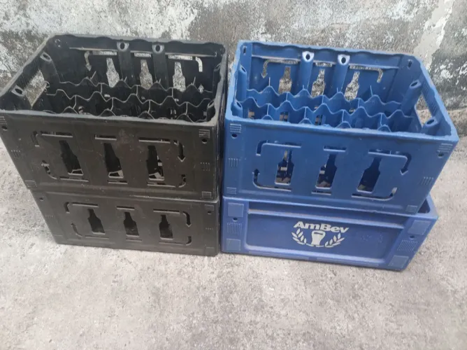 Vendo 4 caixas de vasilhame de 300 ml vazia