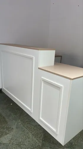 Balcão de atendimento provençal moderno/classico