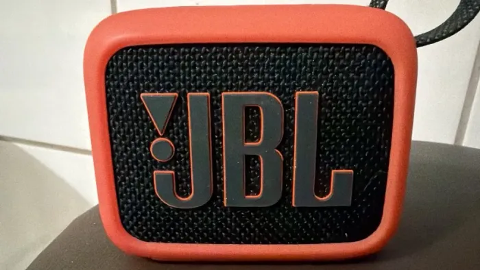 JBL Go 4 com capinha protetora