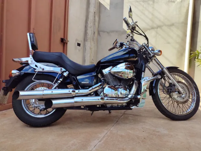 Shadow 750