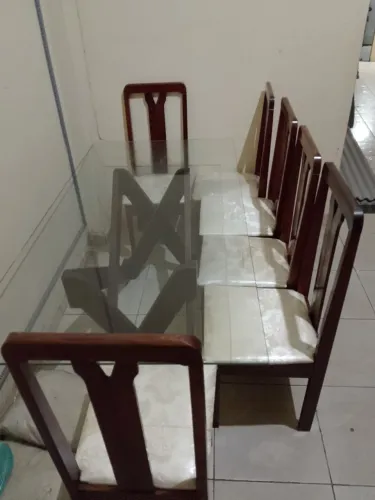 Mesa de jantar com 6 cadeiras e um Fogão de mesa ( grátis ) 